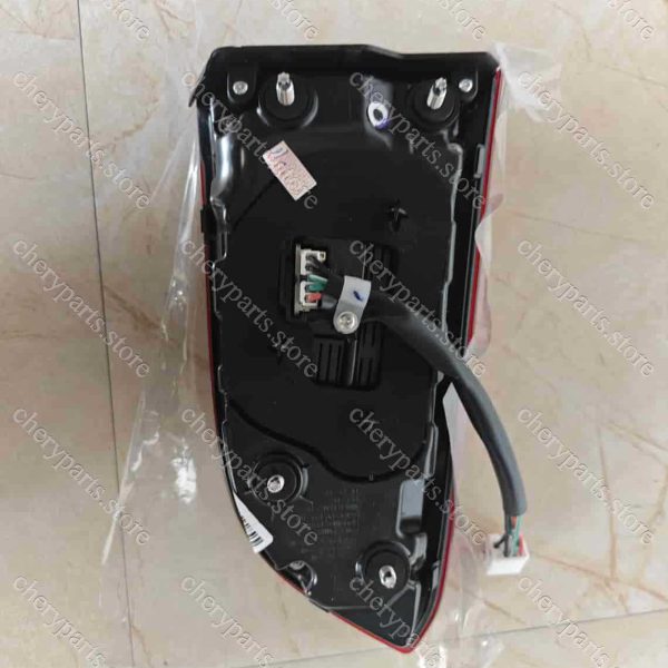 f01-4433040 tail light-right fender 400